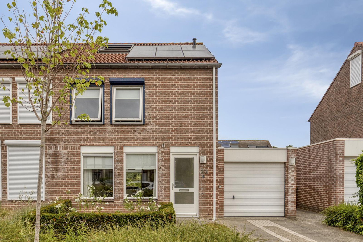 Twee-onder-één-kap te koop: Roerstraat 23, Terneuzen