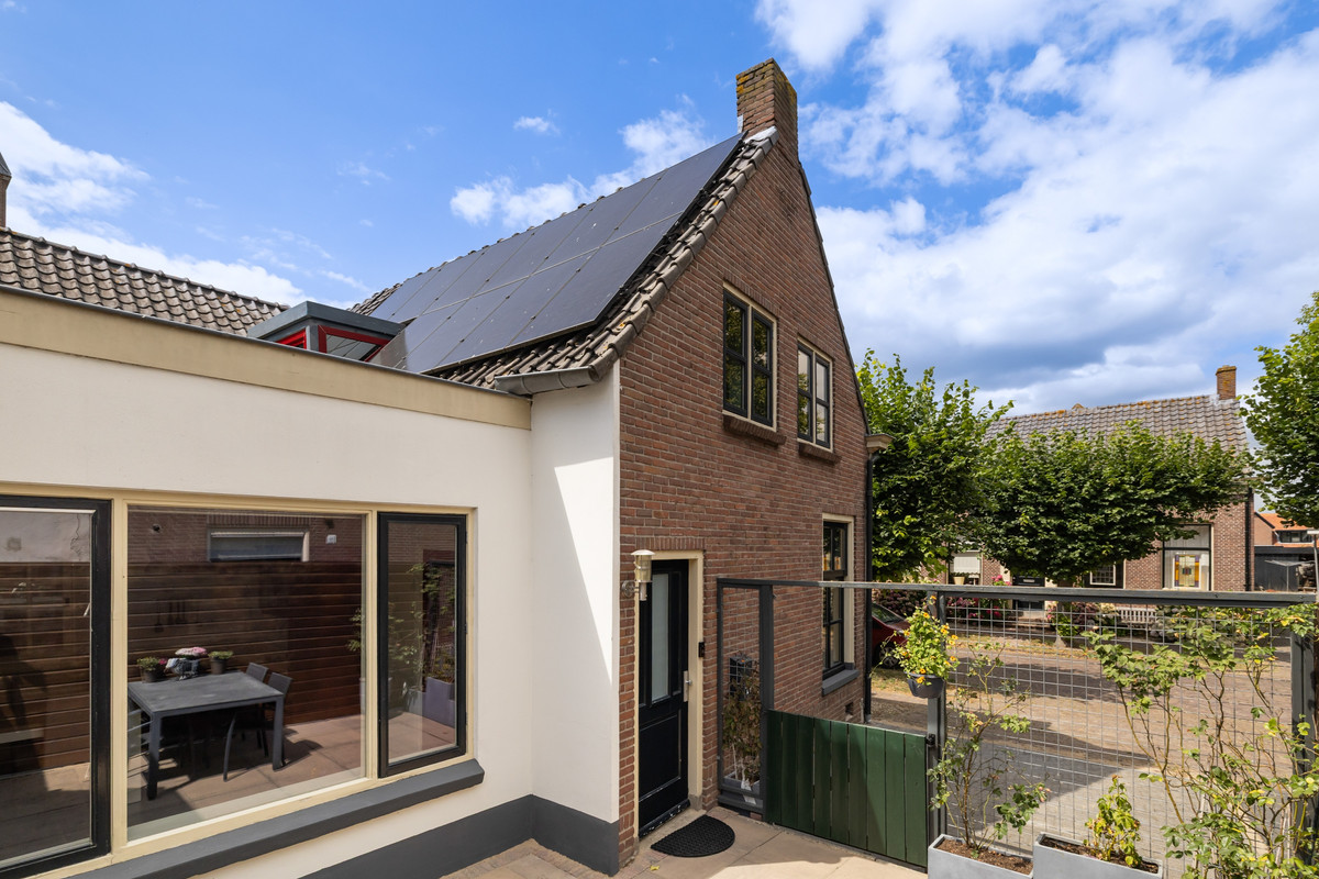 Hoekwoning te koop: Voorstraat 11, Beesd