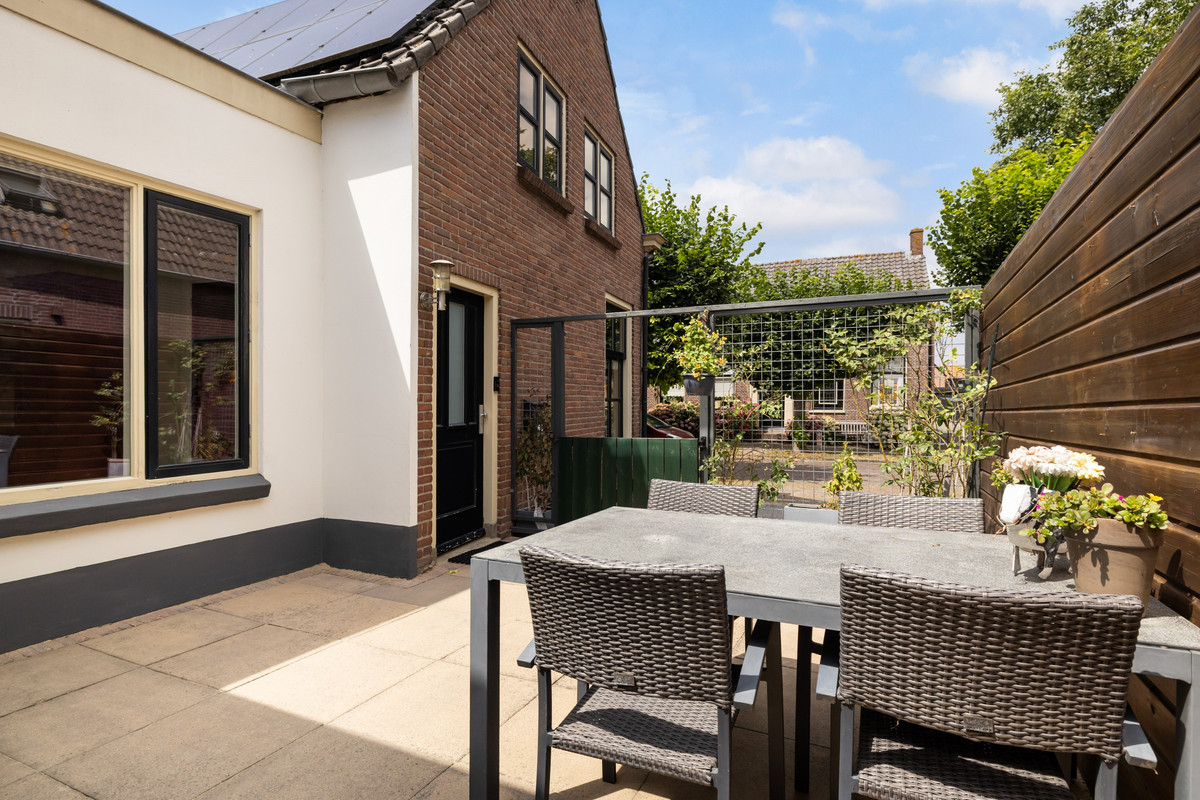 Hoekwoning te koop: Voorstraat 11, Beesd