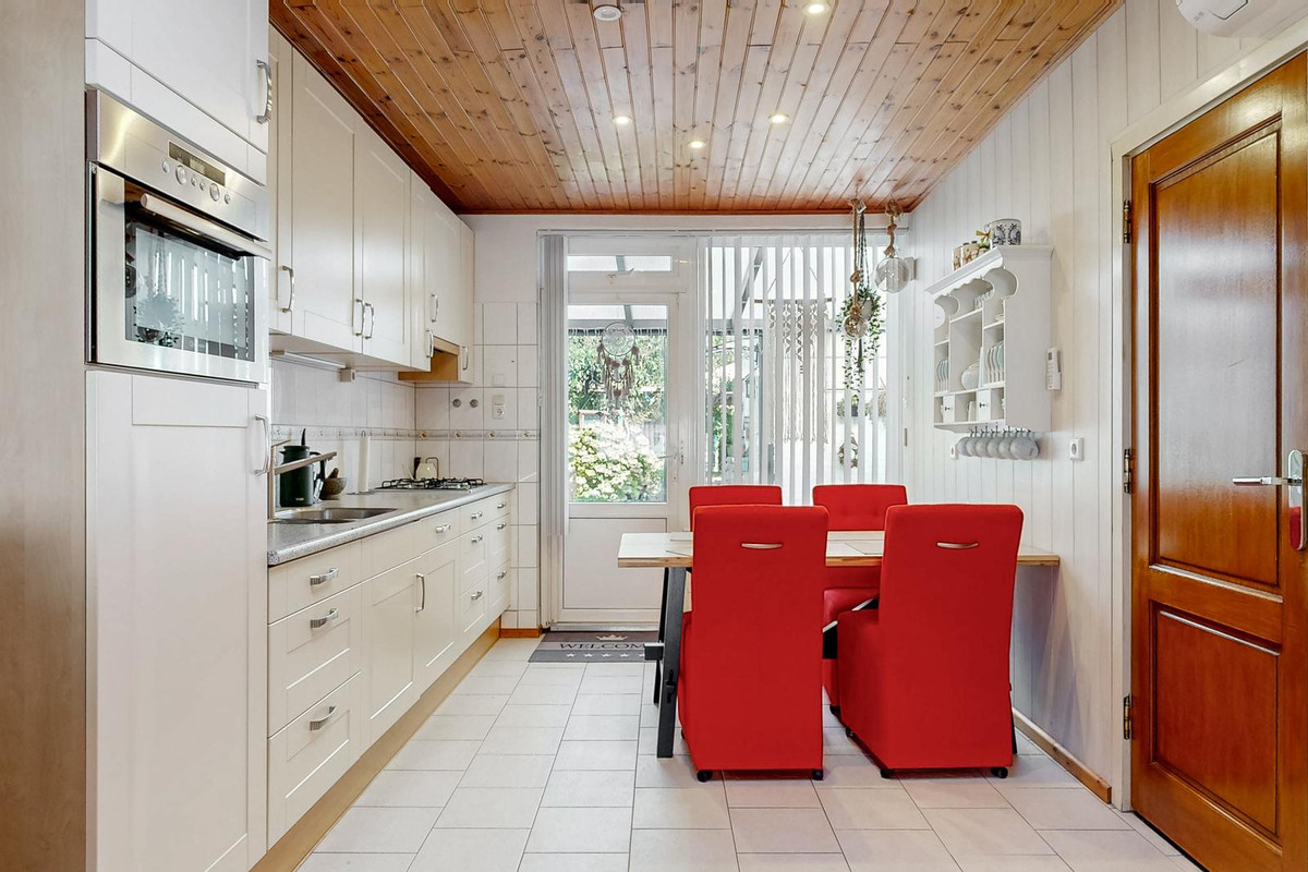 Hoekwoning te koop: Surinamestraat 19, Geleen