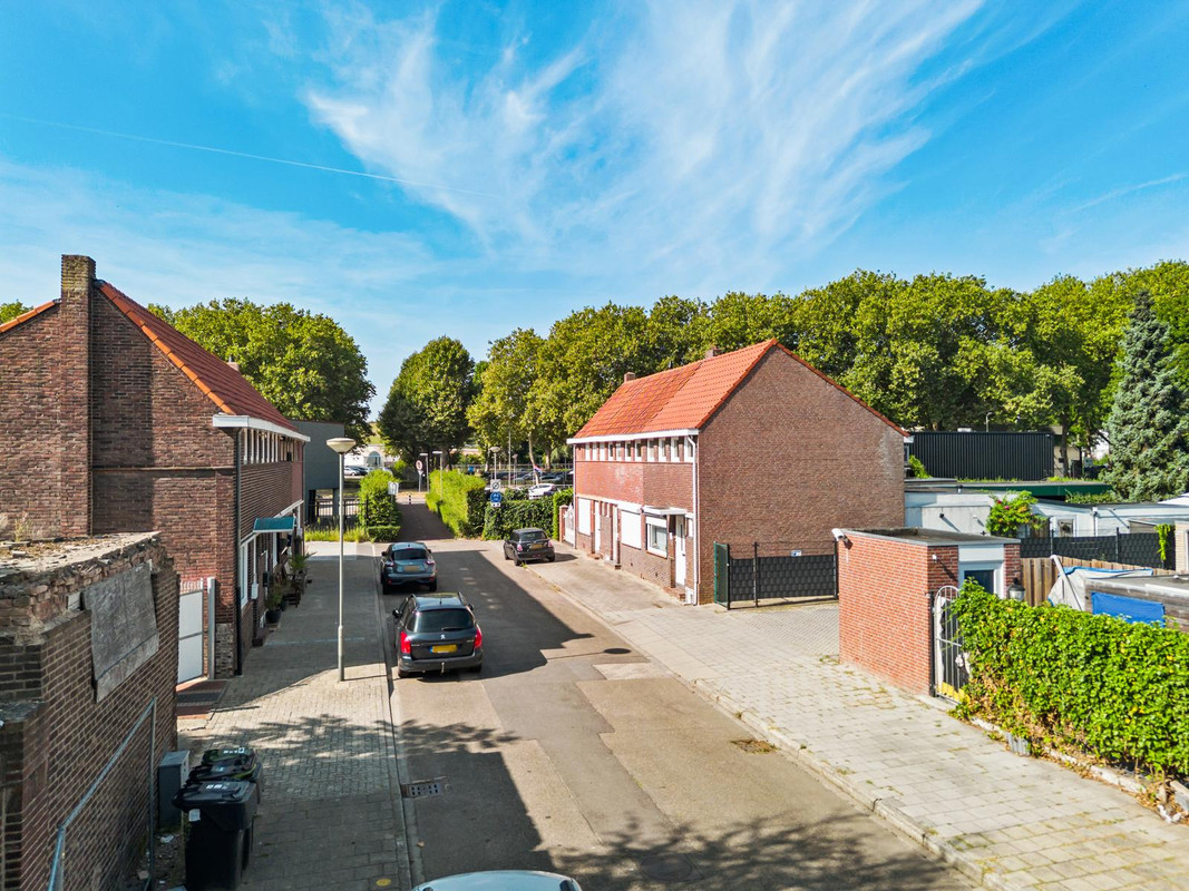Hoekwoning te koop: Surinamestraat 19, Geleen