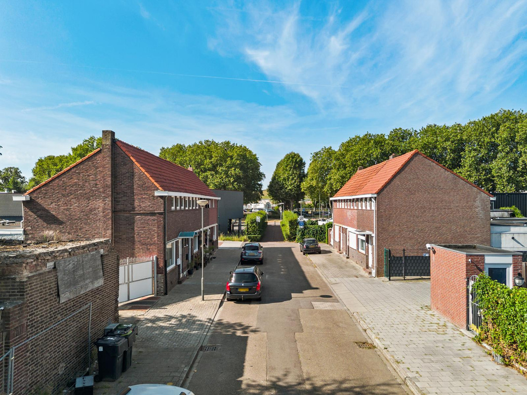 Hoekwoning te koop: Surinamestraat 19, Geleen