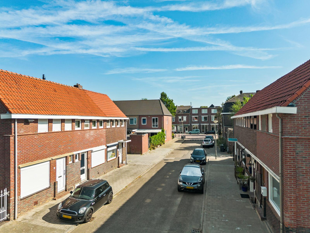 Hoekwoning te koop: Surinamestraat 19, Geleen