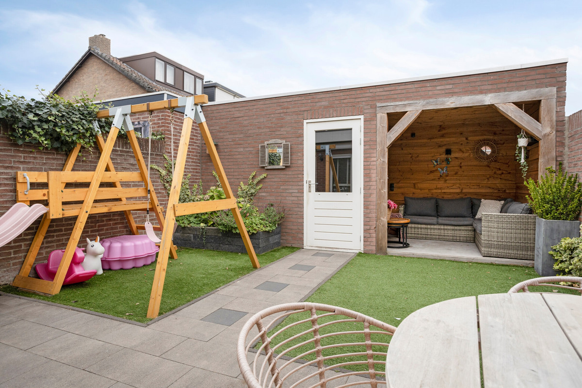 Tussenwoning te koop: Fréderic de Ramlaan 9, Halsteren