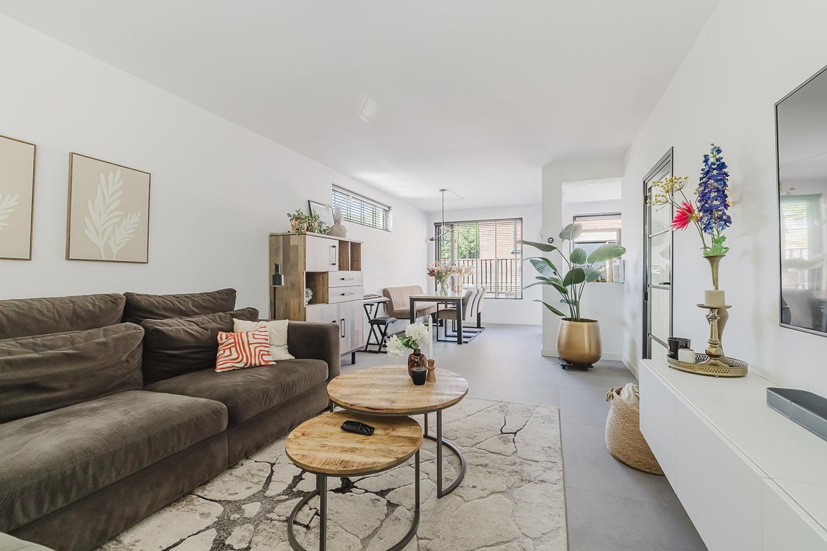 Hoekwoning te koop: Van den Berghlaan 341, Hoofddorp