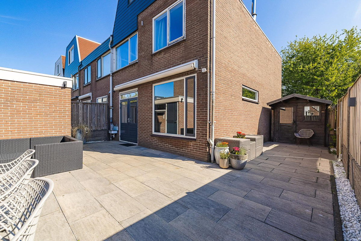 Hoekwoning te koop: Van den Berghlaan 341, Hoofddorp