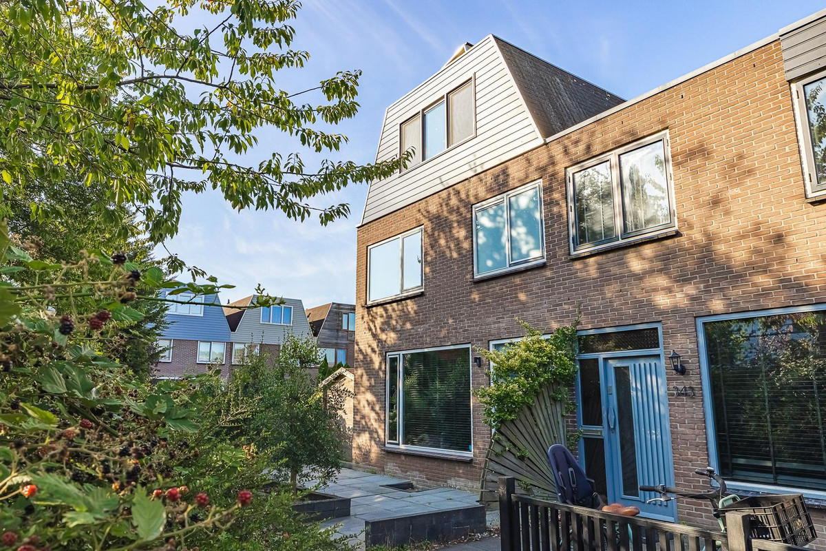 Hoekwoning te koop: Van den Berghlaan 341, Hoofddorp