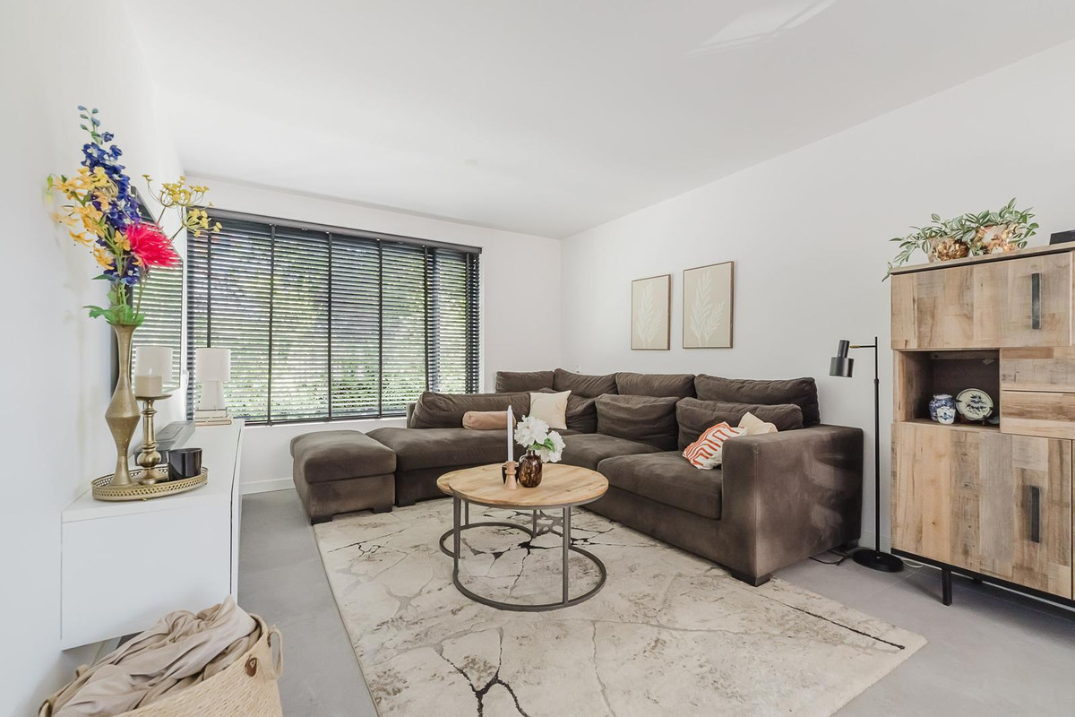 Hoekwoning te koop: Van den Berghlaan 341, Hoofddorp