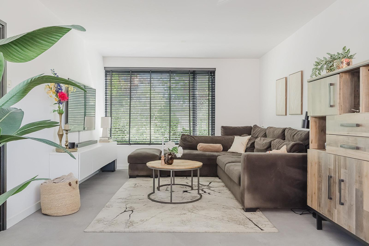 Hoekwoning te koop: Van den Berghlaan 341, Hoofddorp