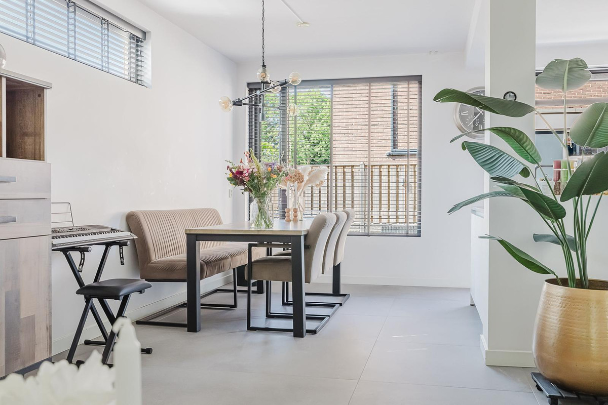 Hoekwoning te koop: Van den Berghlaan 341, Hoofddorp
