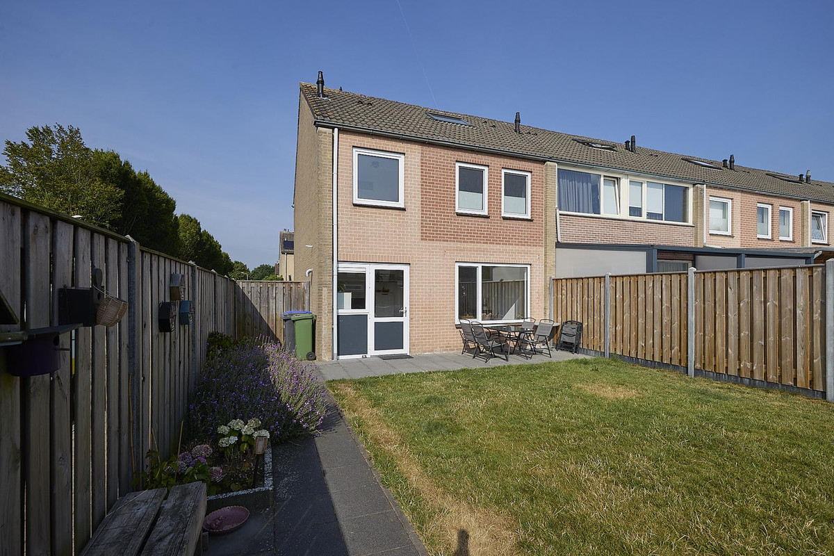Hoekwoning te koop: Korenbloemstraat 2, Hoek