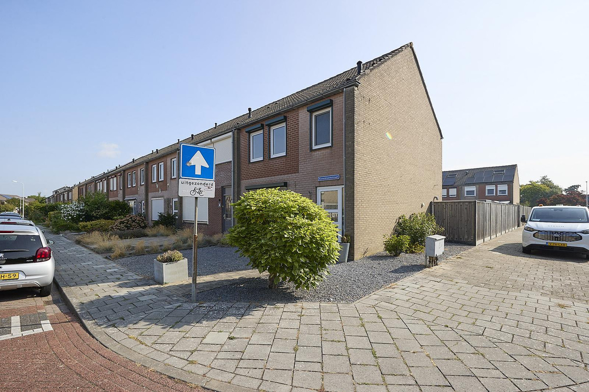 Hoekwoning te koop: Korenbloemstraat 2, Hoek