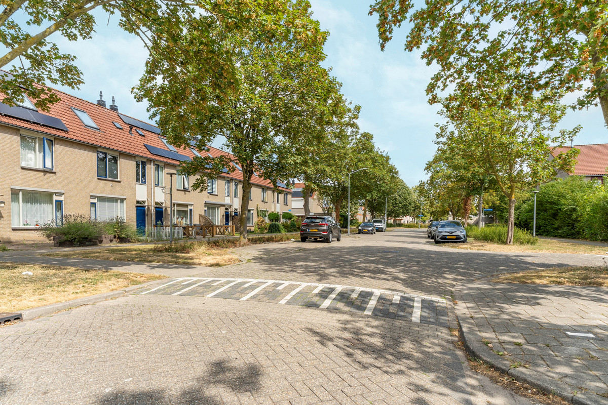 Tussenwoning te koop: Wipmolenweg 42, Almere