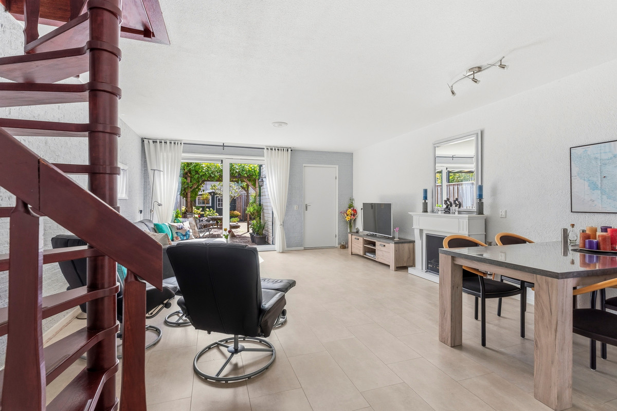 Tussenwoning te koop: Wipmolenweg 42, Almere