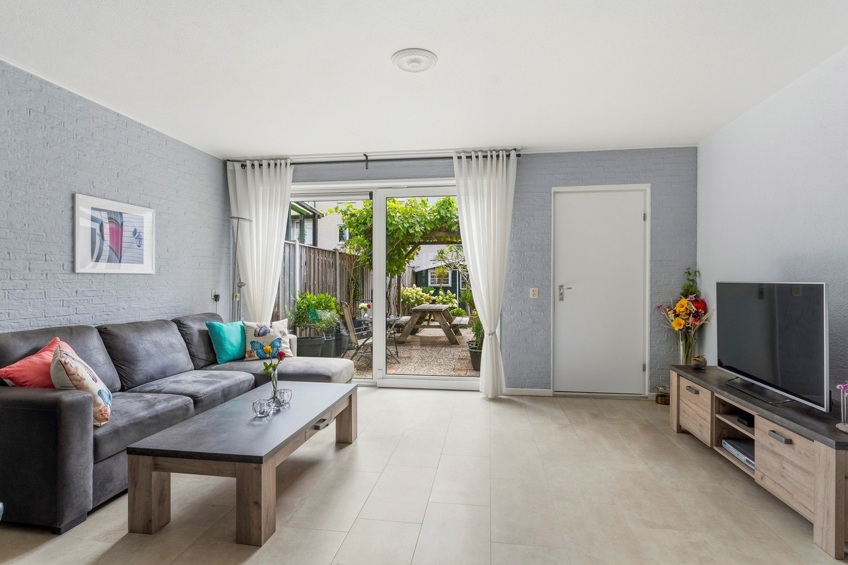 Tussenwoning te koop: Wipmolenweg 42, Almere