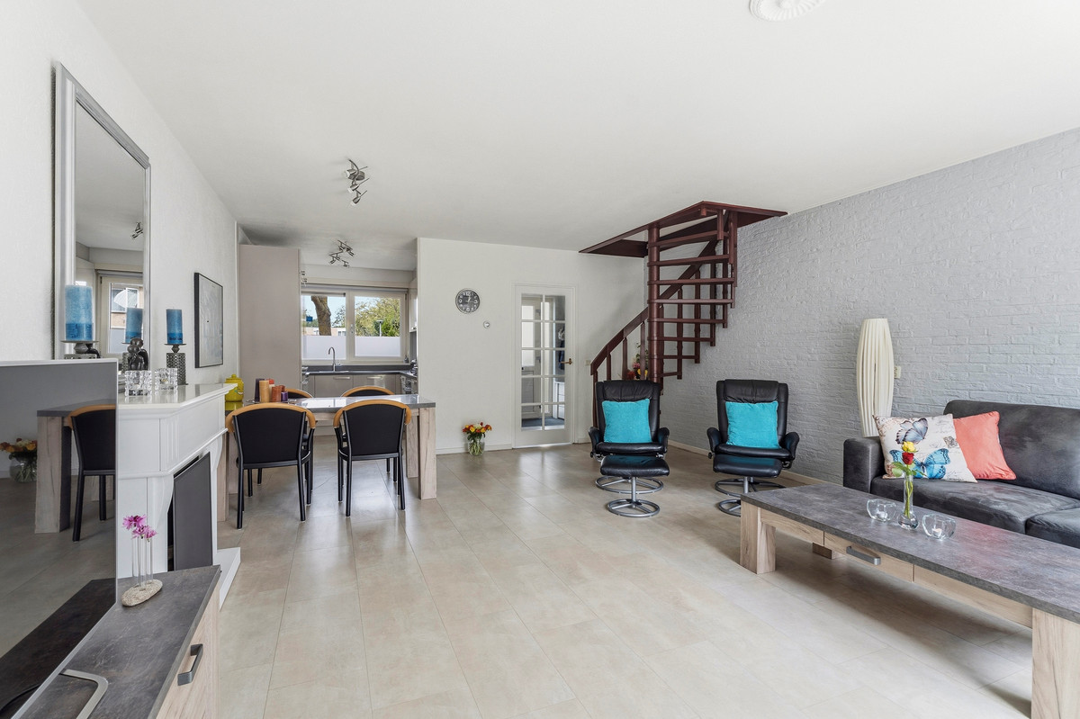 Tussenwoning te koop: Wipmolenweg 42, Almere