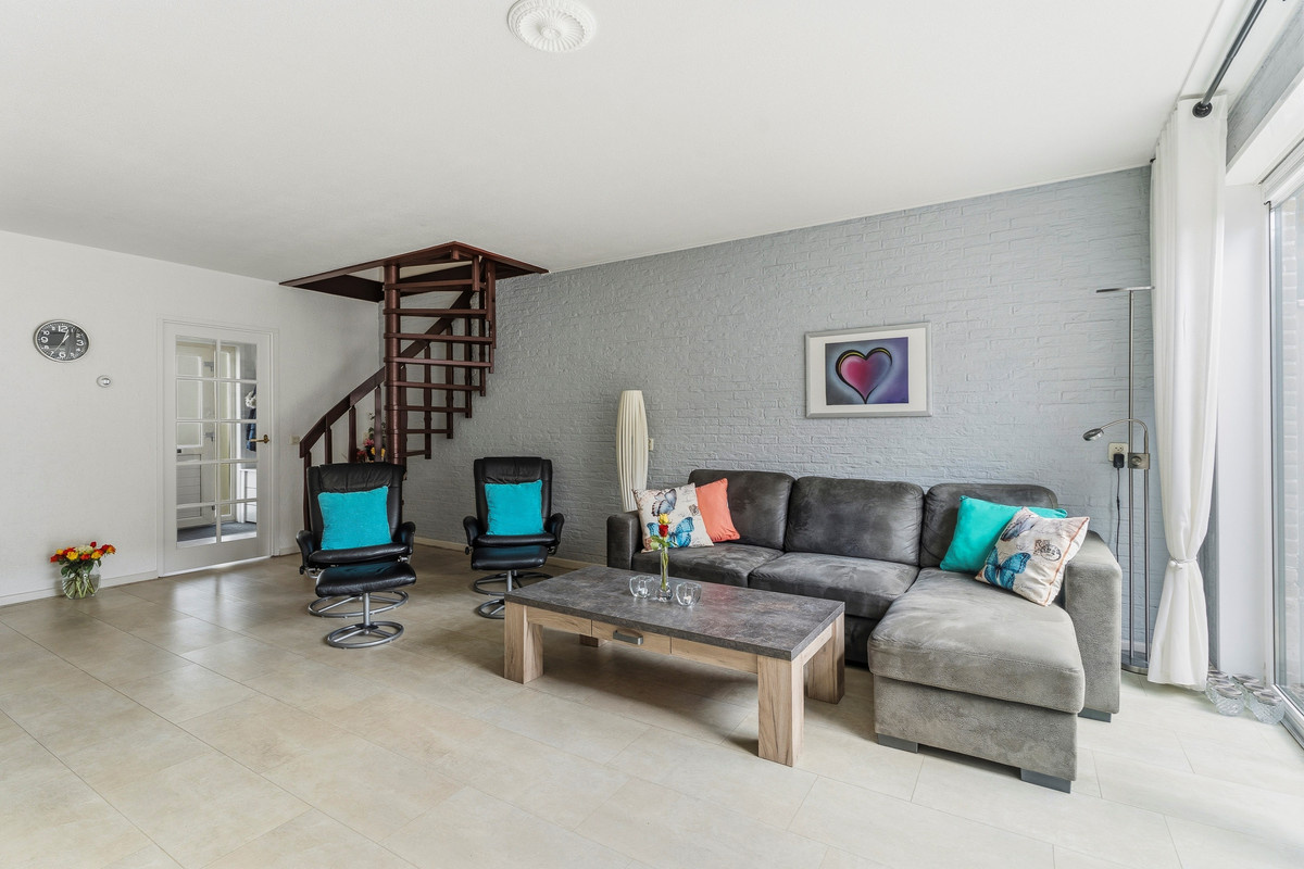 Tussenwoning te koop: Wipmolenweg 42, Almere