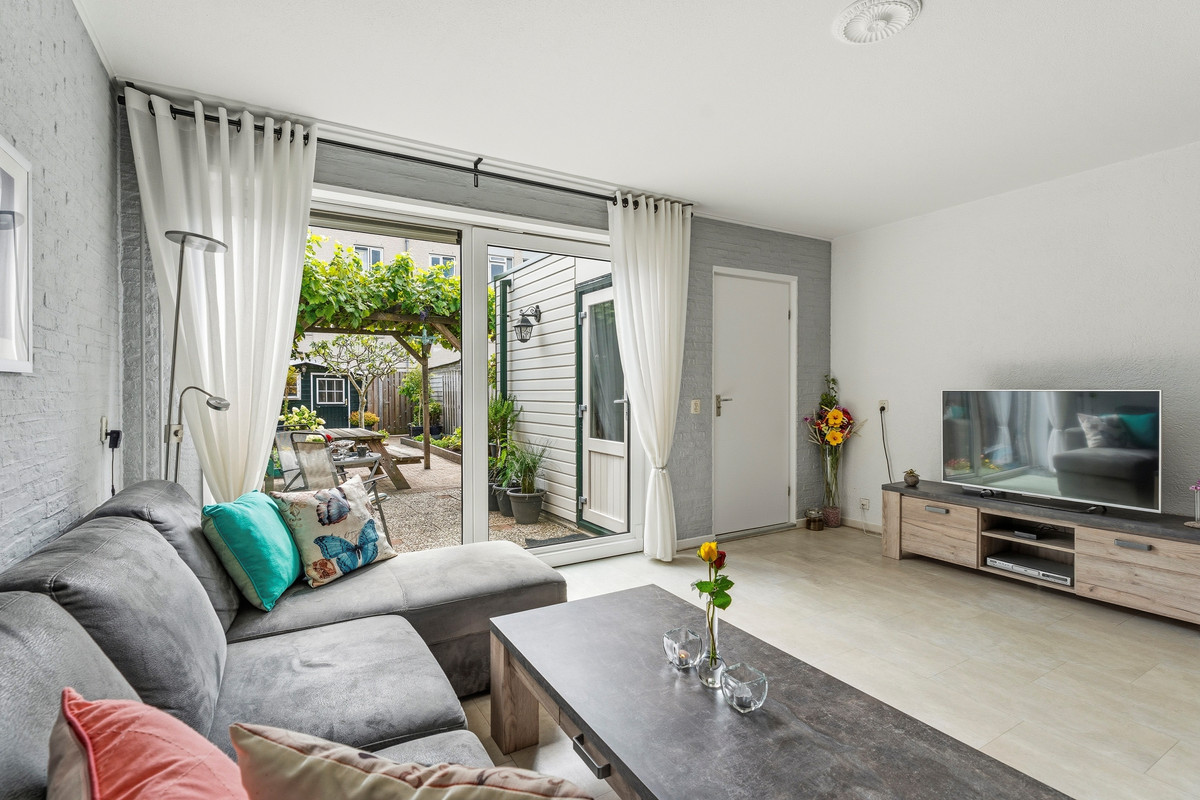 Tussenwoning te koop: Wipmolenweg 42, Almere