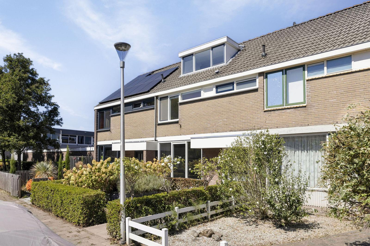 Tussenwoning te koop: Laurierhof 3, Etten-Leur