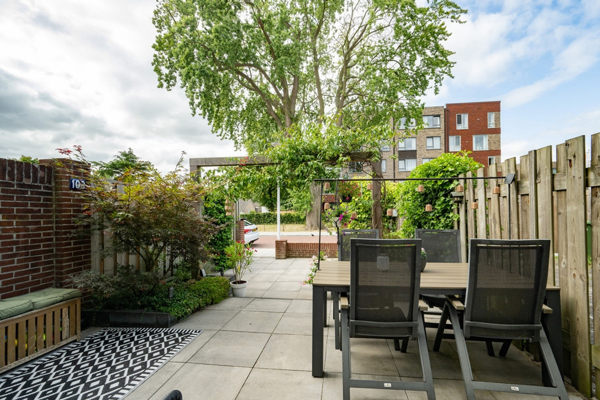 Tussenwoning te koop: Oranjehof 109, Leerdam