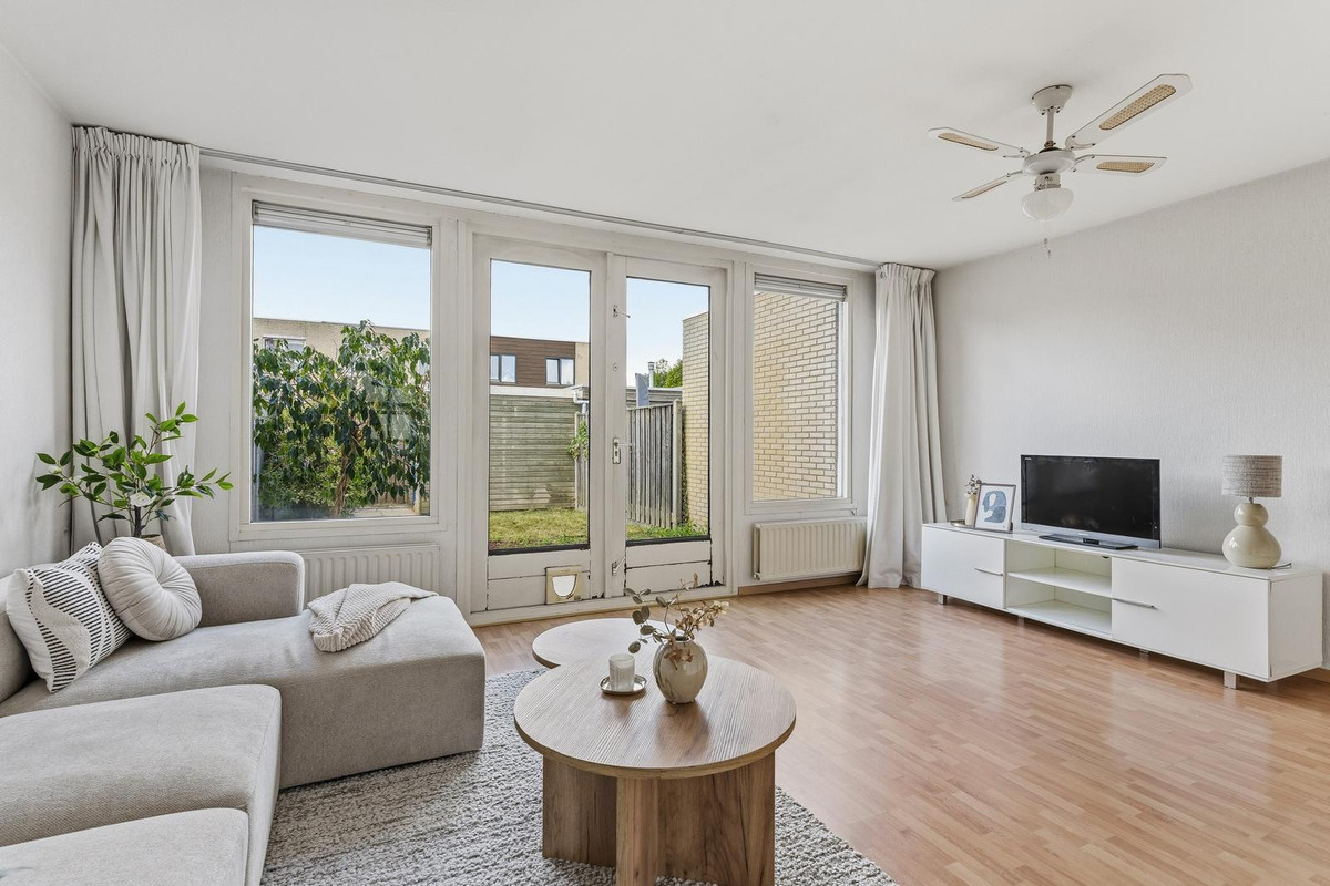 Tussenwoning te koop: Struikroospad 13, Almere