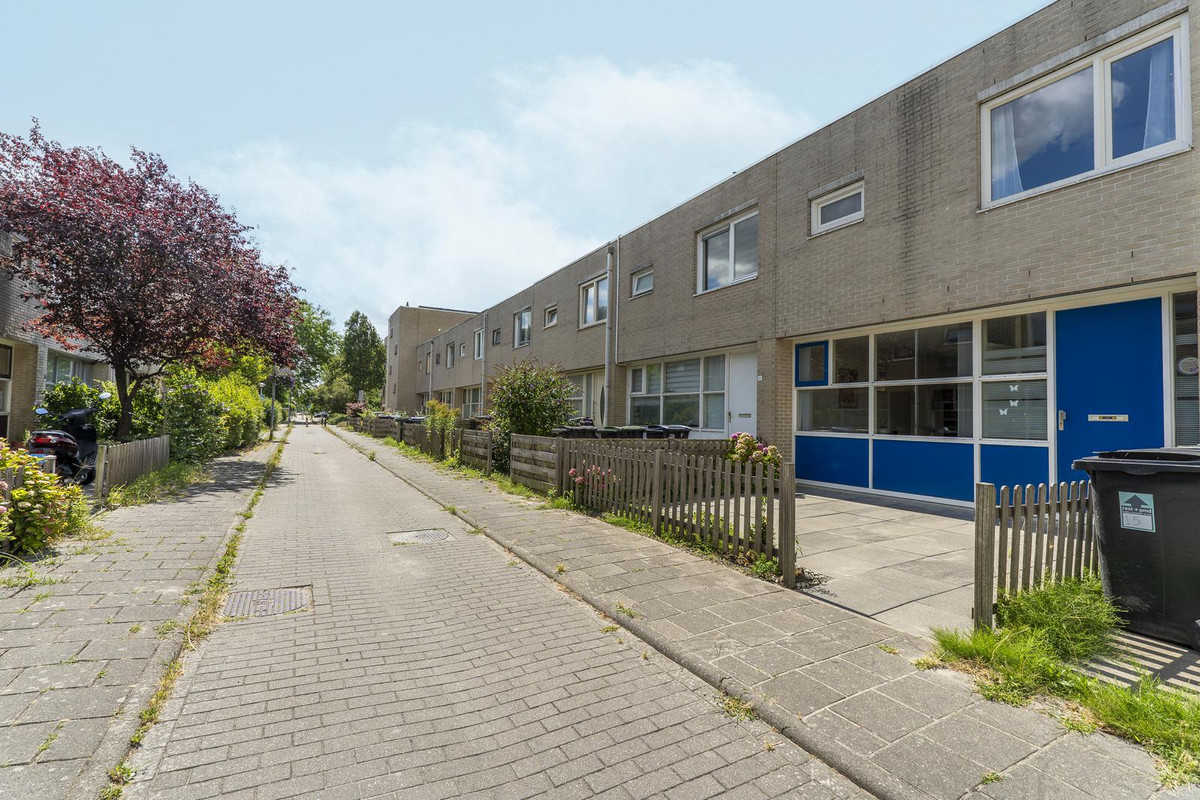 Tussenwoning te koop: Struikroospad 13, Almere