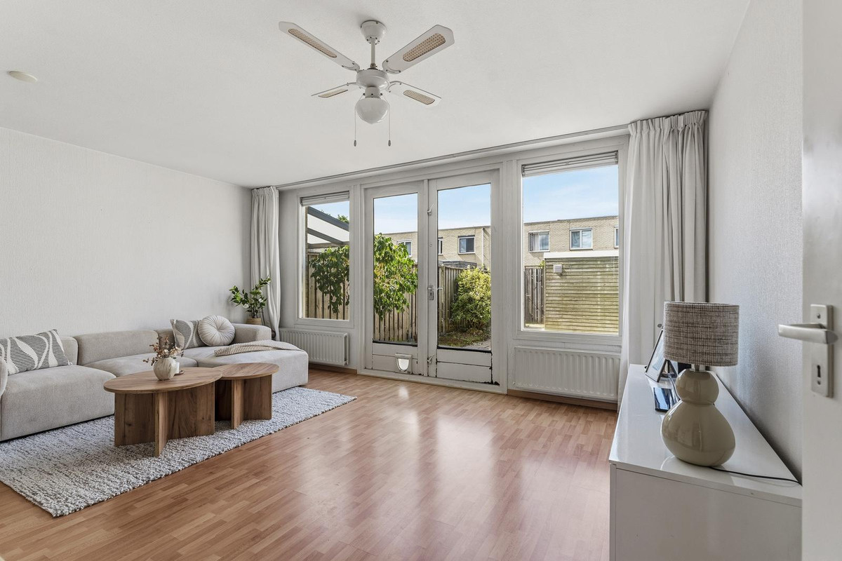 Tussenwoning te koop: Struikroospad 13, Almere