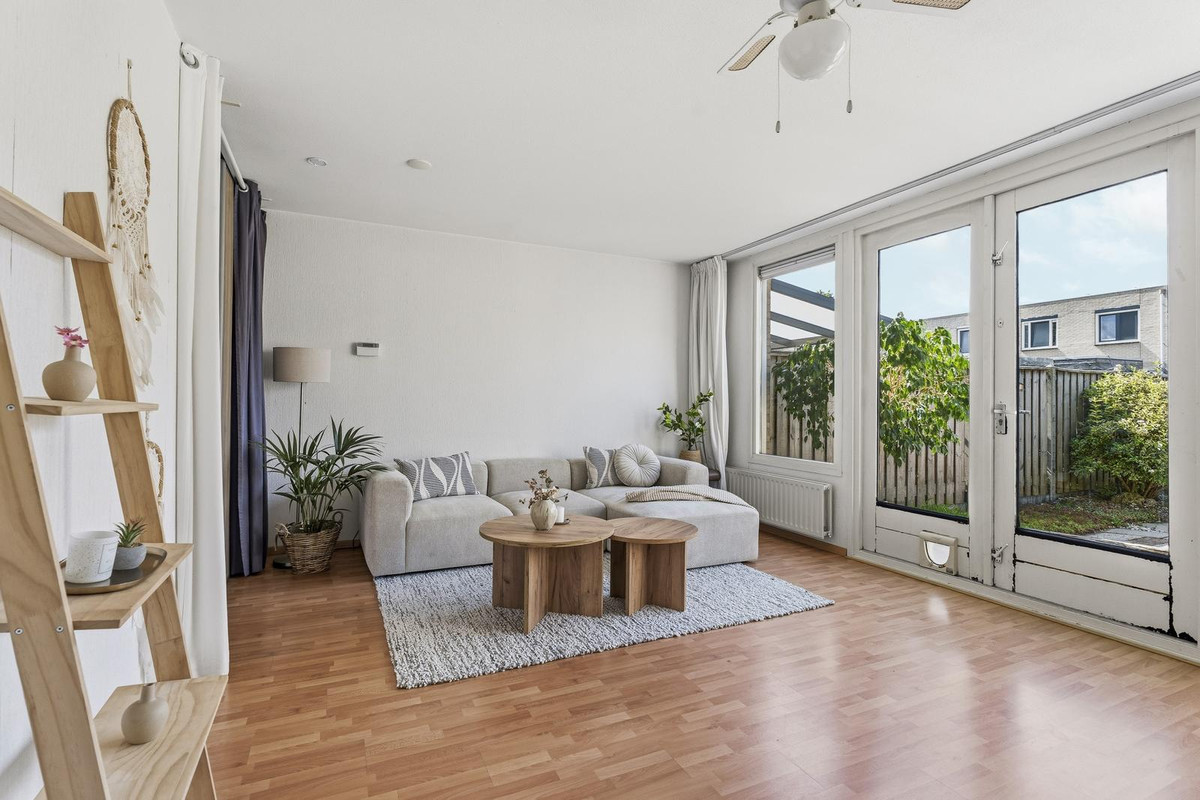Tussenwoning te koop: Struikroospad 13, Almere