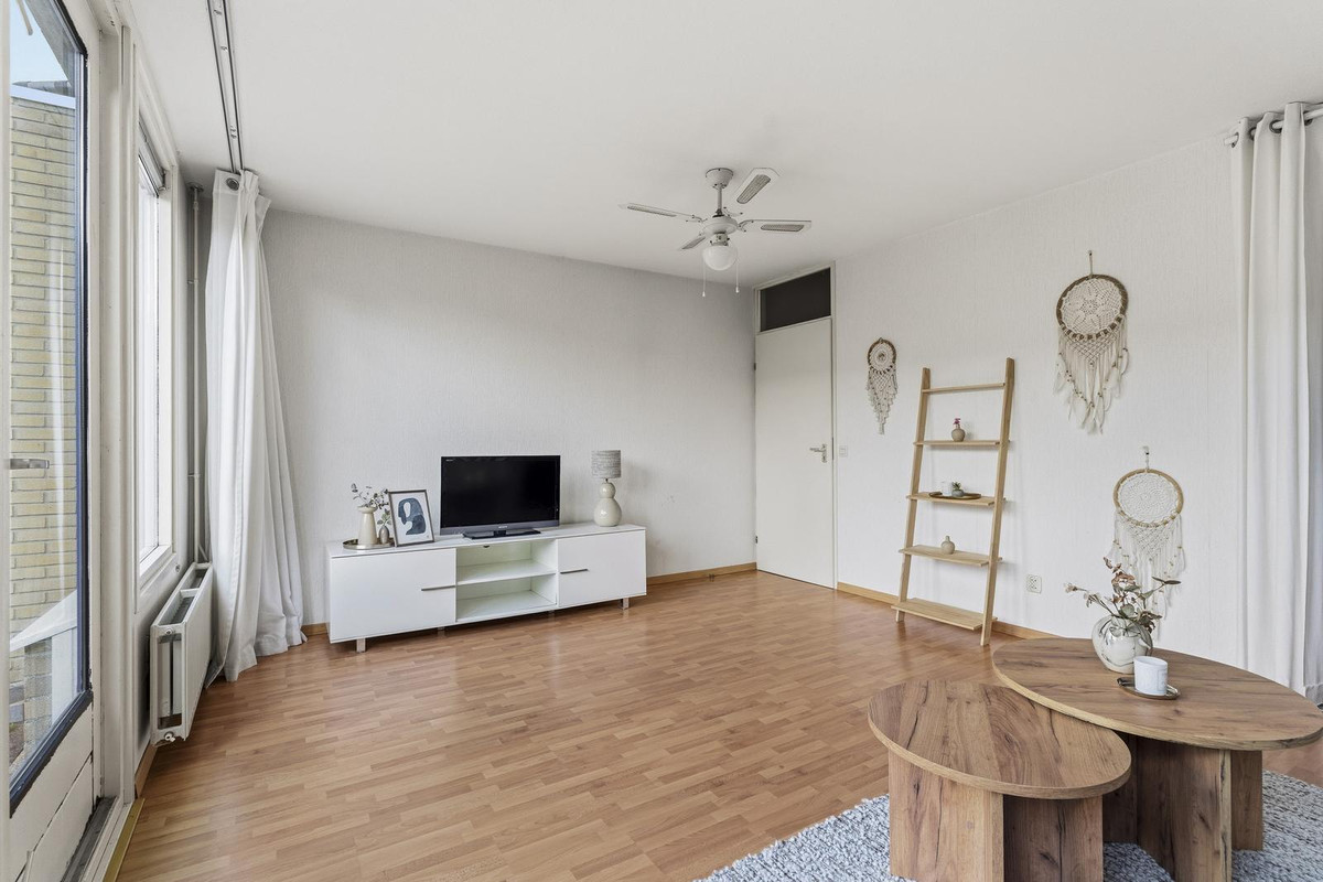 Tussenwoning te koop: Struikroospad 13, Almere