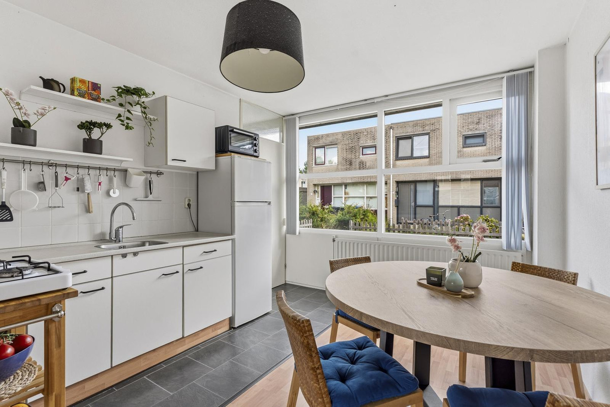 Tussenwoning te koop: Struikroospad 13, Almere