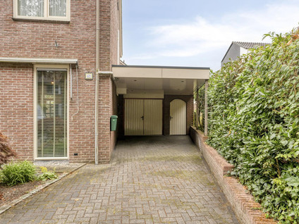 Pastoor Petersstraat 69
