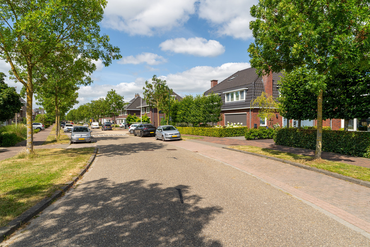 Twee-onder-één-kap te koop: Kerkverreweide 6A, Wijk En Aalburg