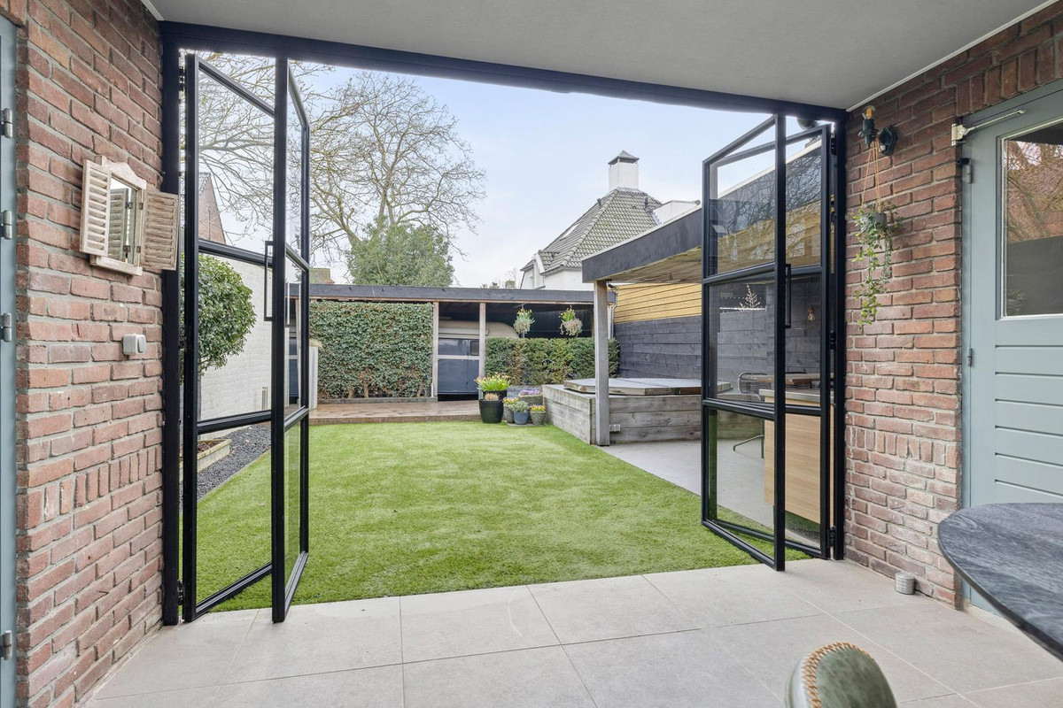 Hoekwoning te koop: Sluisstraat 25, Veghel