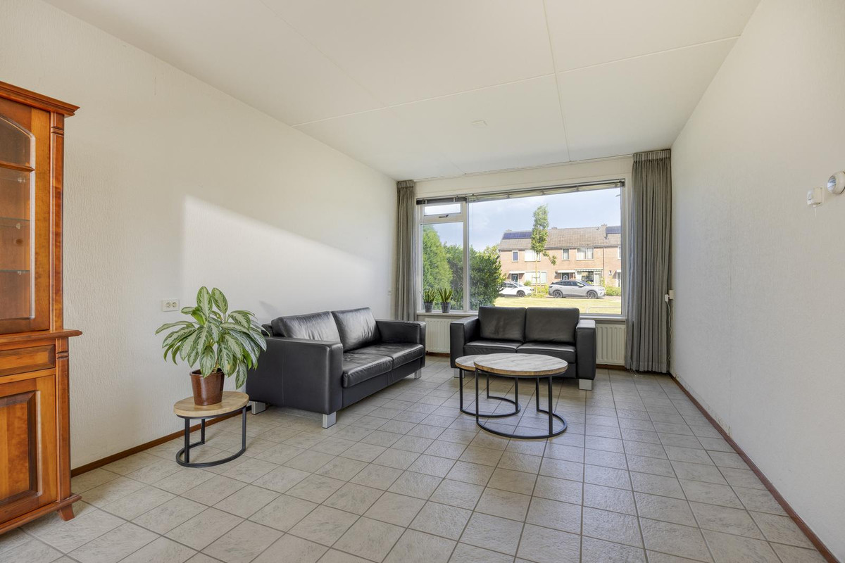 Tussenwoning te koop: Lubecker Bocht 4, Veendam