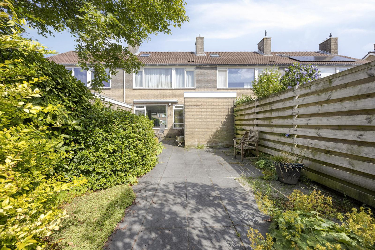 Tussenwoning te koop: Lubecker Bocht 4, Veendam