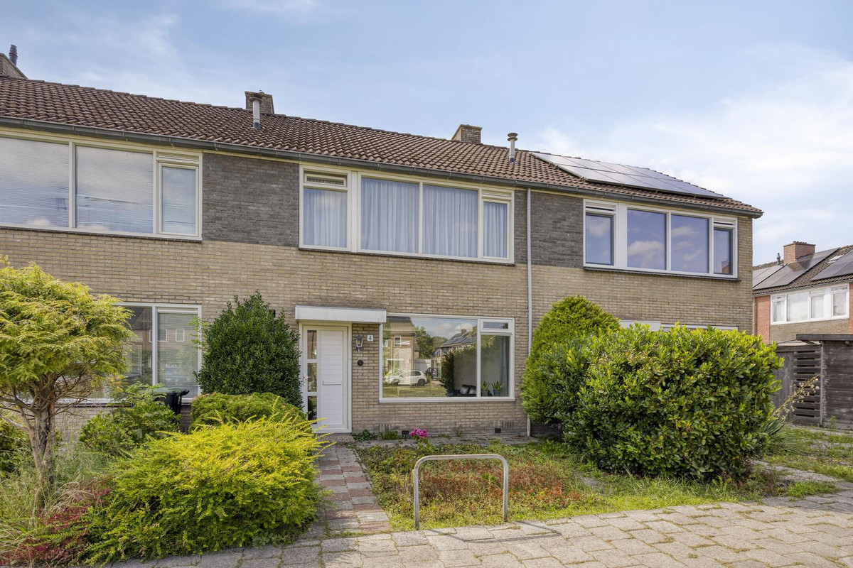 Tussenwoning te koop: Lubecker Bocht 4, Veendam
