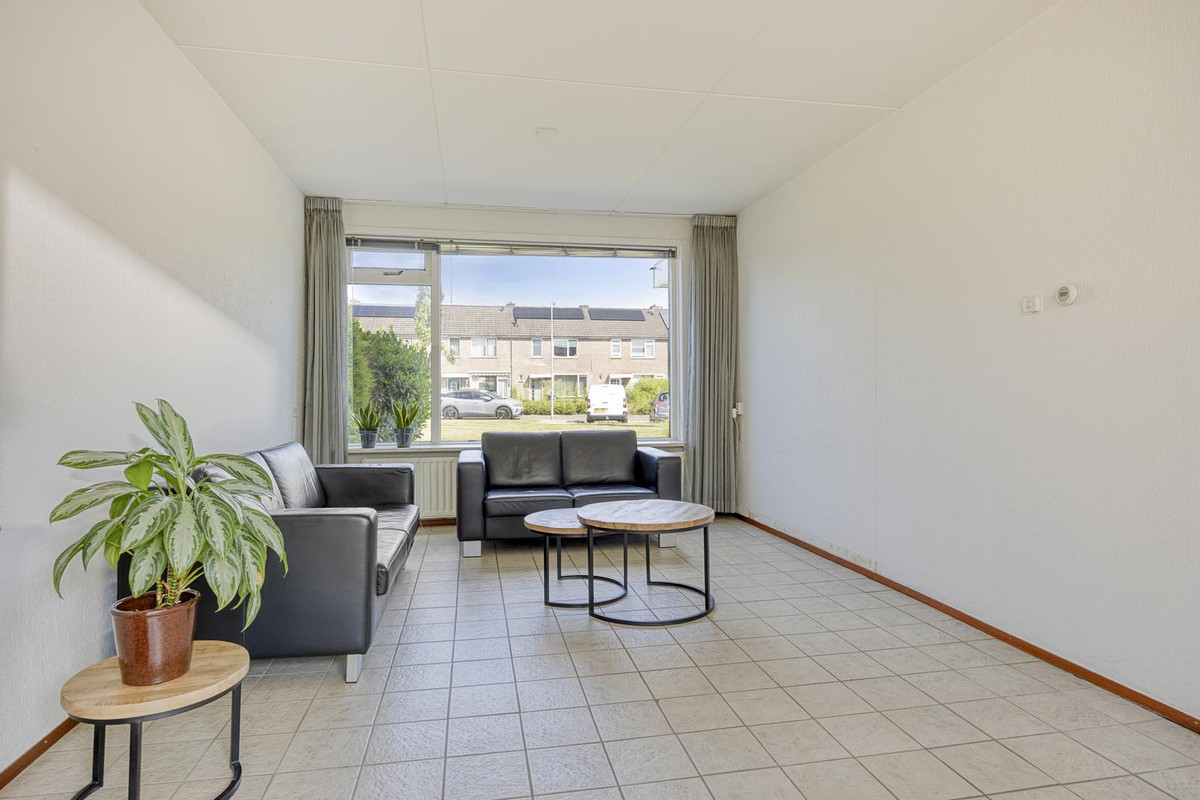 Tussenwoning te koop: Lubecker Bocht 4, Veendam