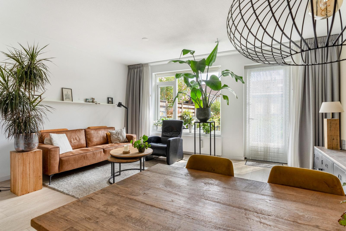 Tussenwoning te koop: Van Raemdonckstraat 50, Almere