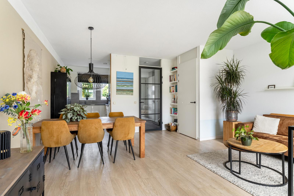Tussenwoning te koop: Van Raemdonckstraat 50, Almere