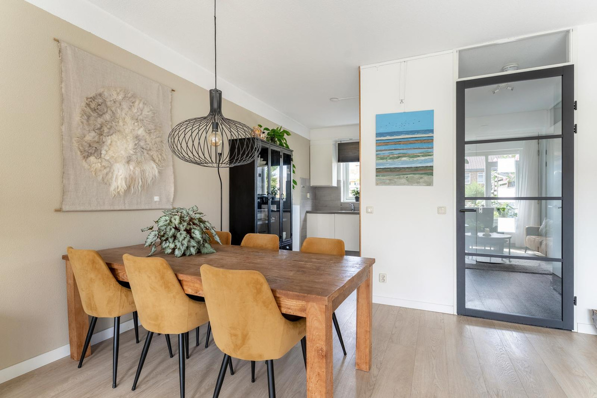 Tussenwoning te koop: Van Raemdonckstraat 50, Almere