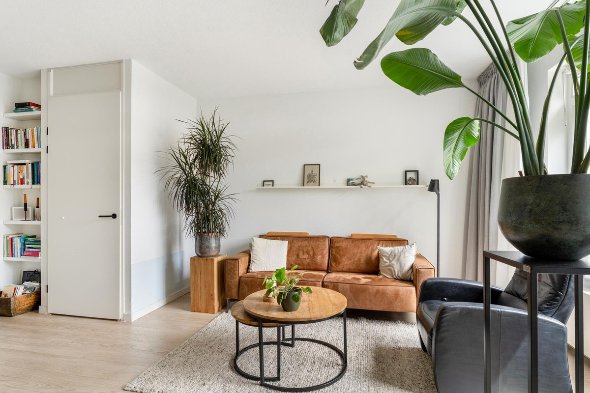 Tussenwoning te koop: Van Raemdonckstraat 50, Almere