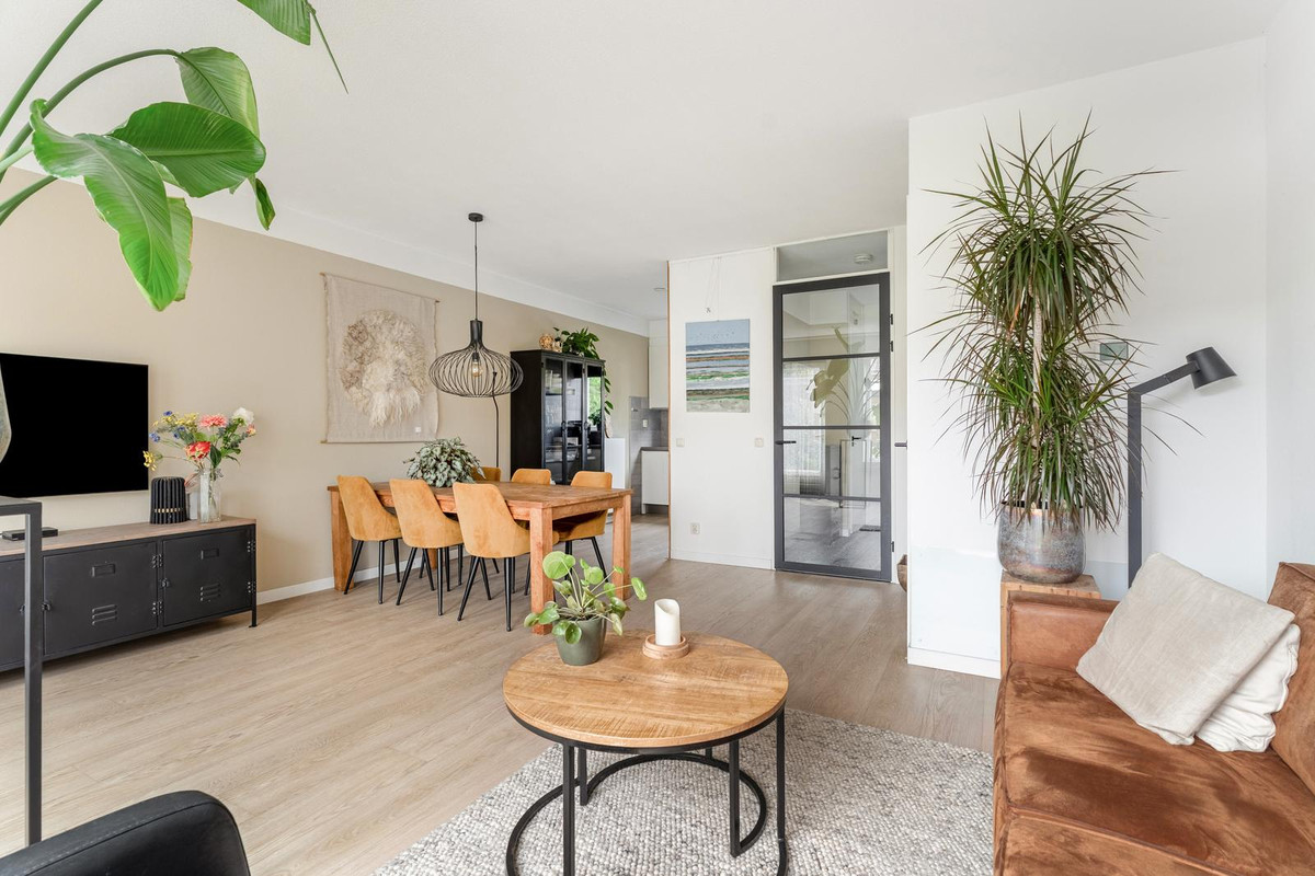 Tussenwoning te koop: Van Raemdonckstraat 50, Almere