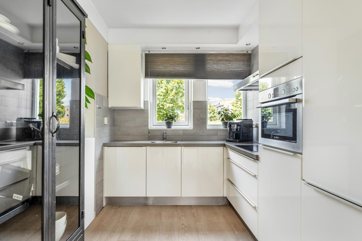 Tussenwoning te koop: Van Raemdonckstraat 50, Almere