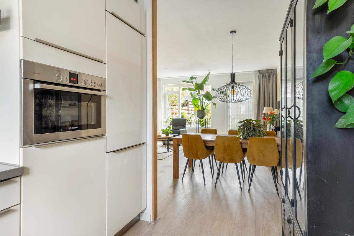Tussenwoning te koop: Van Raemdonckstraat 50, Almere