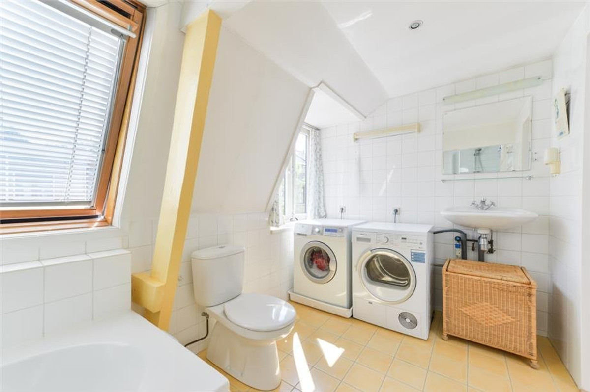 Tussenwoning te huur: Nicolaasweg 131, Utrecht
