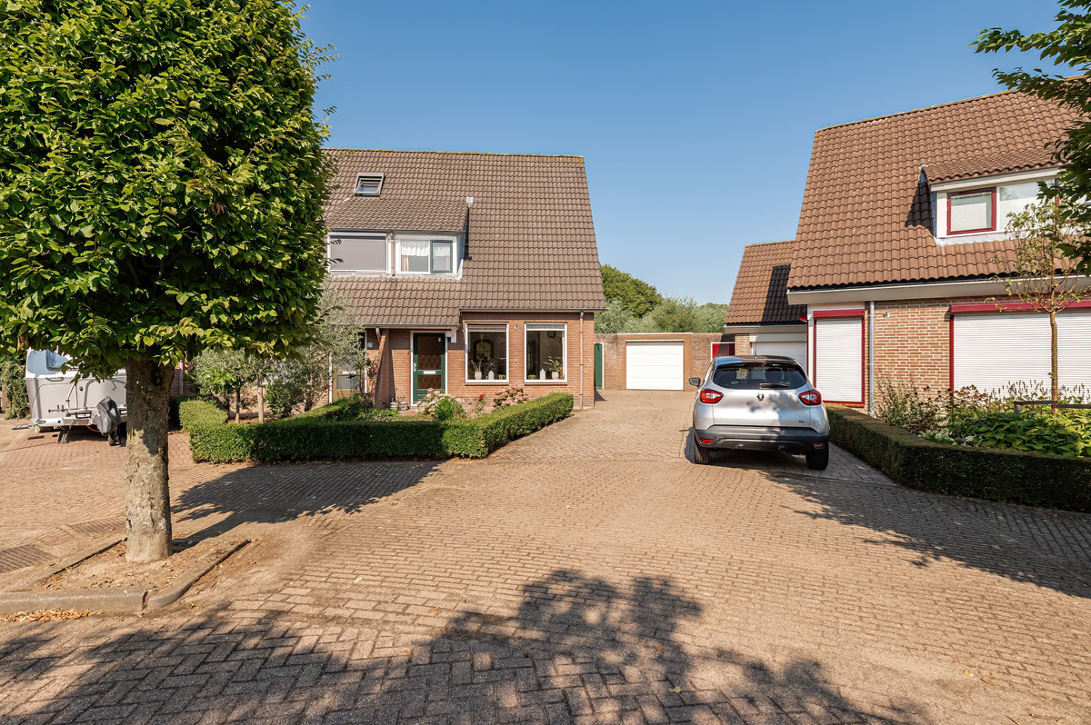 Twee-onder-één-kap te koop: Wilgenhof 29, Giessen