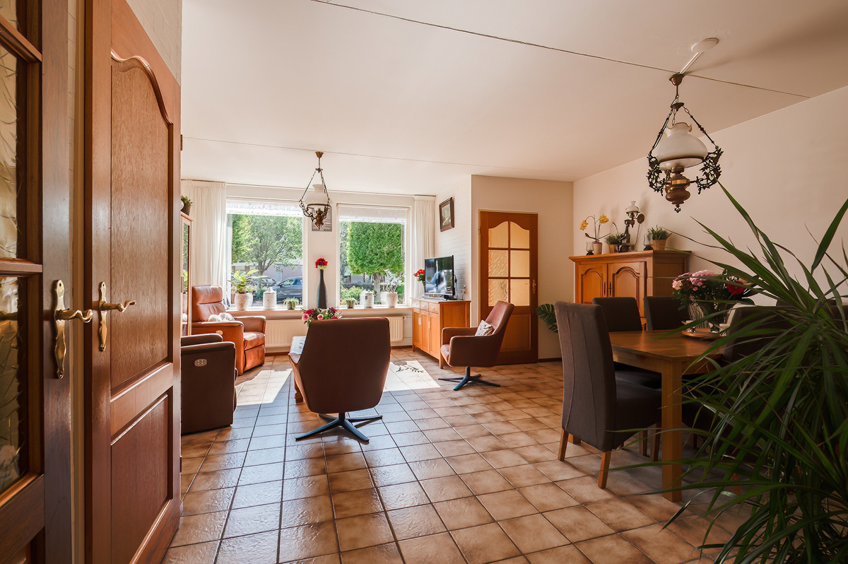 Twee-onder-één-kap te koop: Wilgenhof 29, Giessen