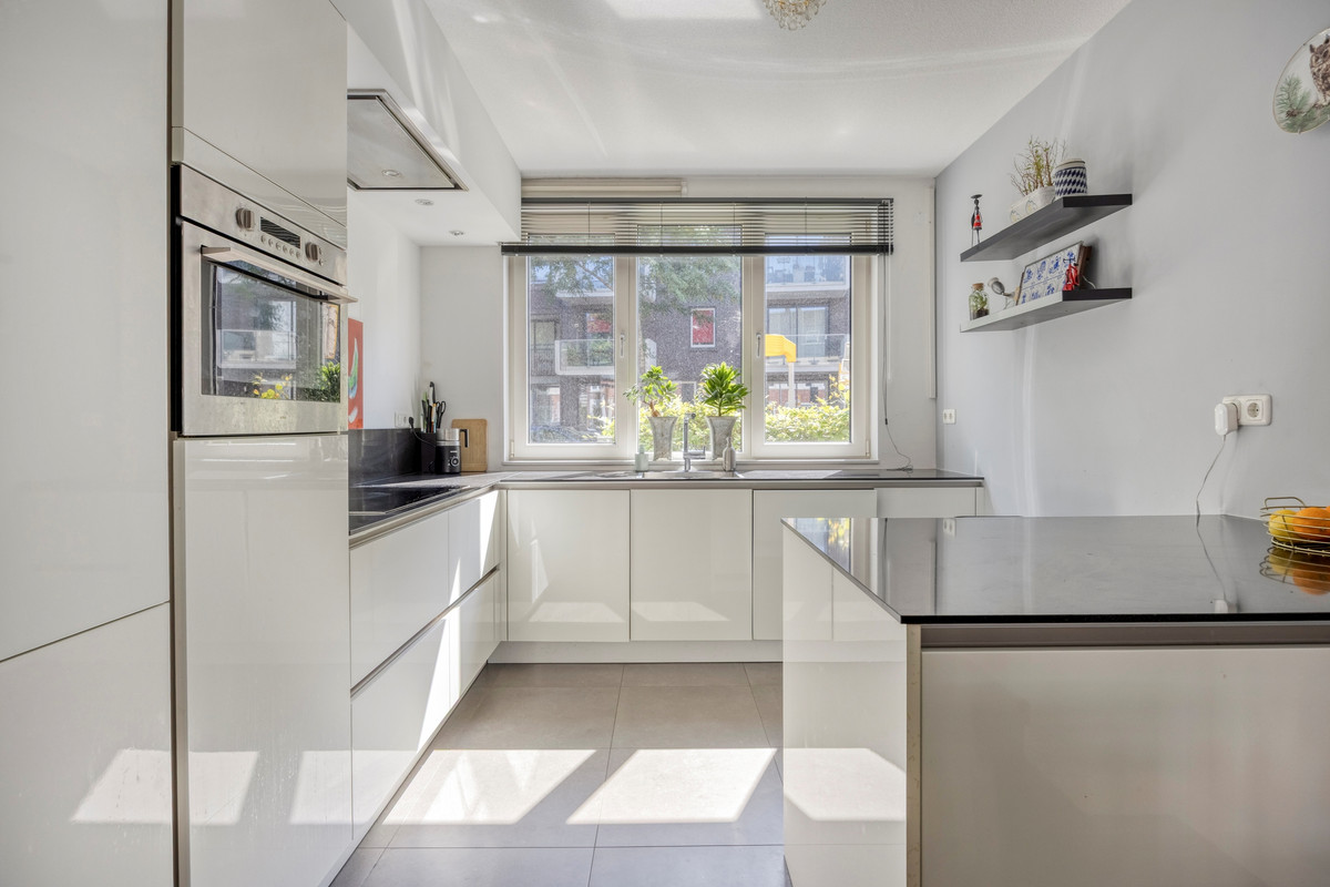 Tussenwoning te koop: Sterreschans 48, Oegstgeest