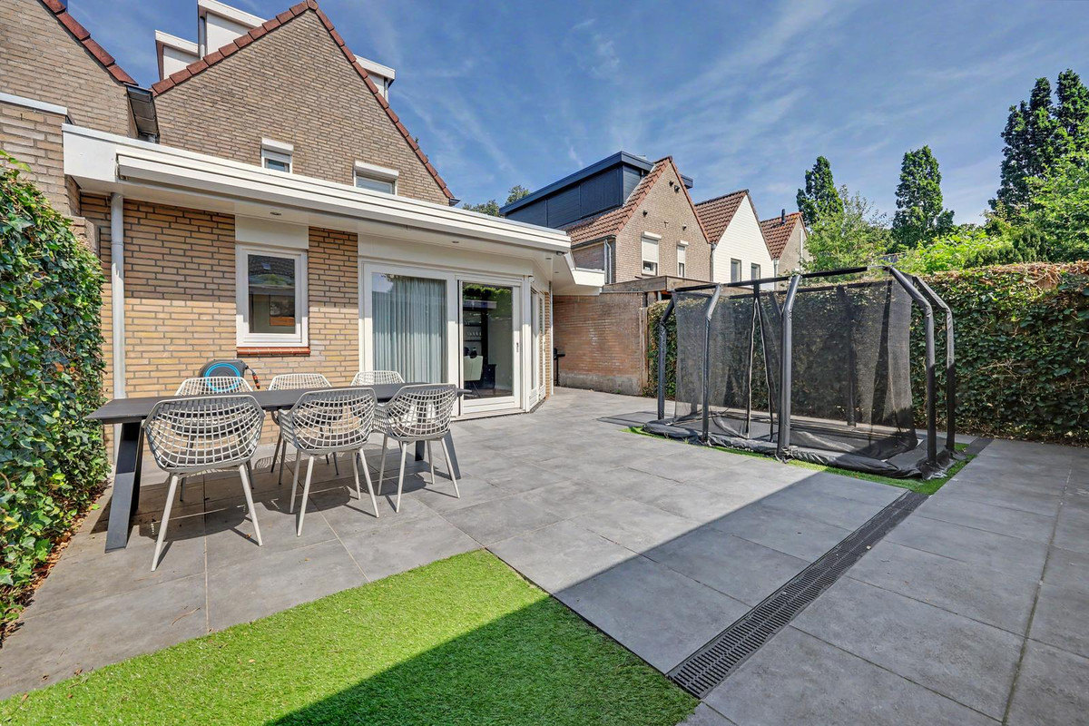 Twee-onder-één-kap te koop: Marga Klompéstraat 31, Waalwijk