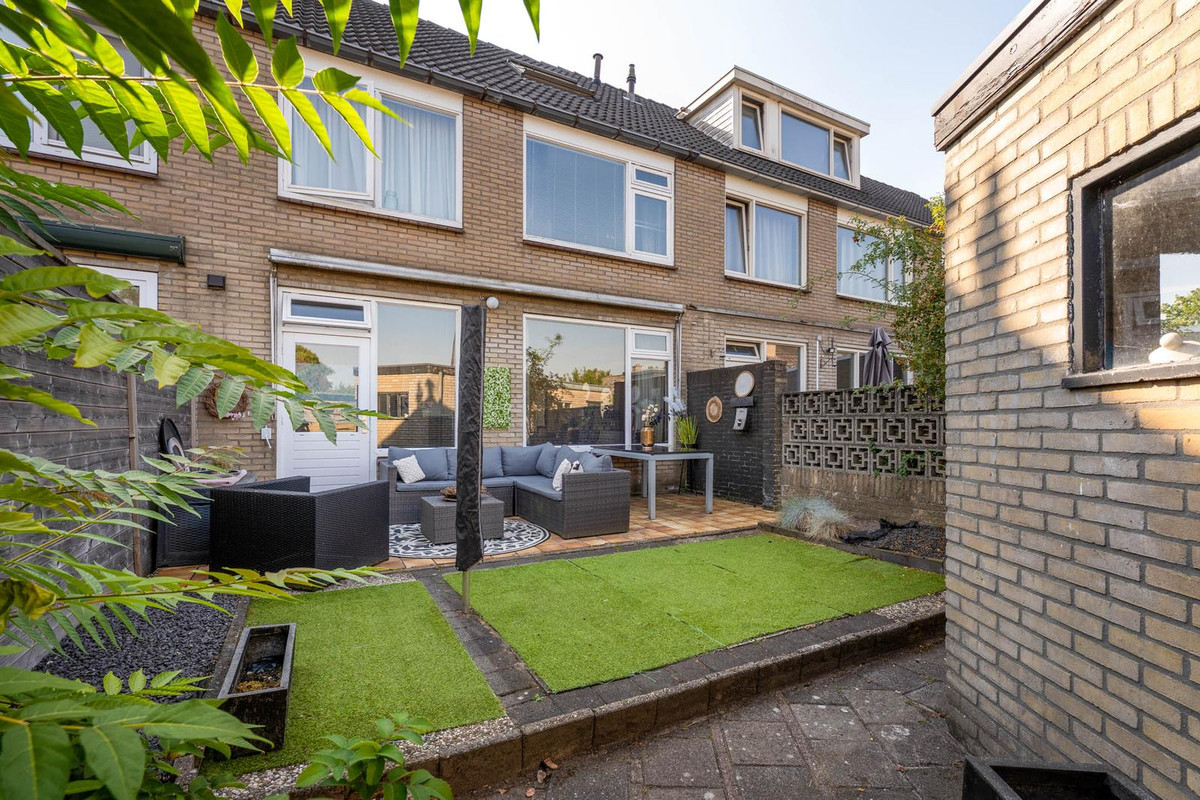 Tussenwoning te koop: Mgr Ariensstraat 5, Hoogerheide